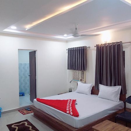 Oyo 26999 Hotel Sg Ahmedabad Exterior photo