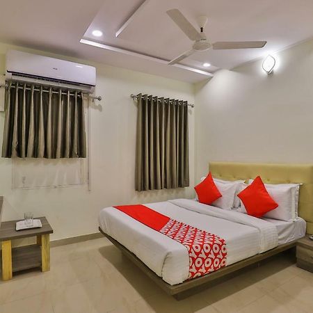 Oyo 26999 Hotel Sg Ahmedabad Exterior photo