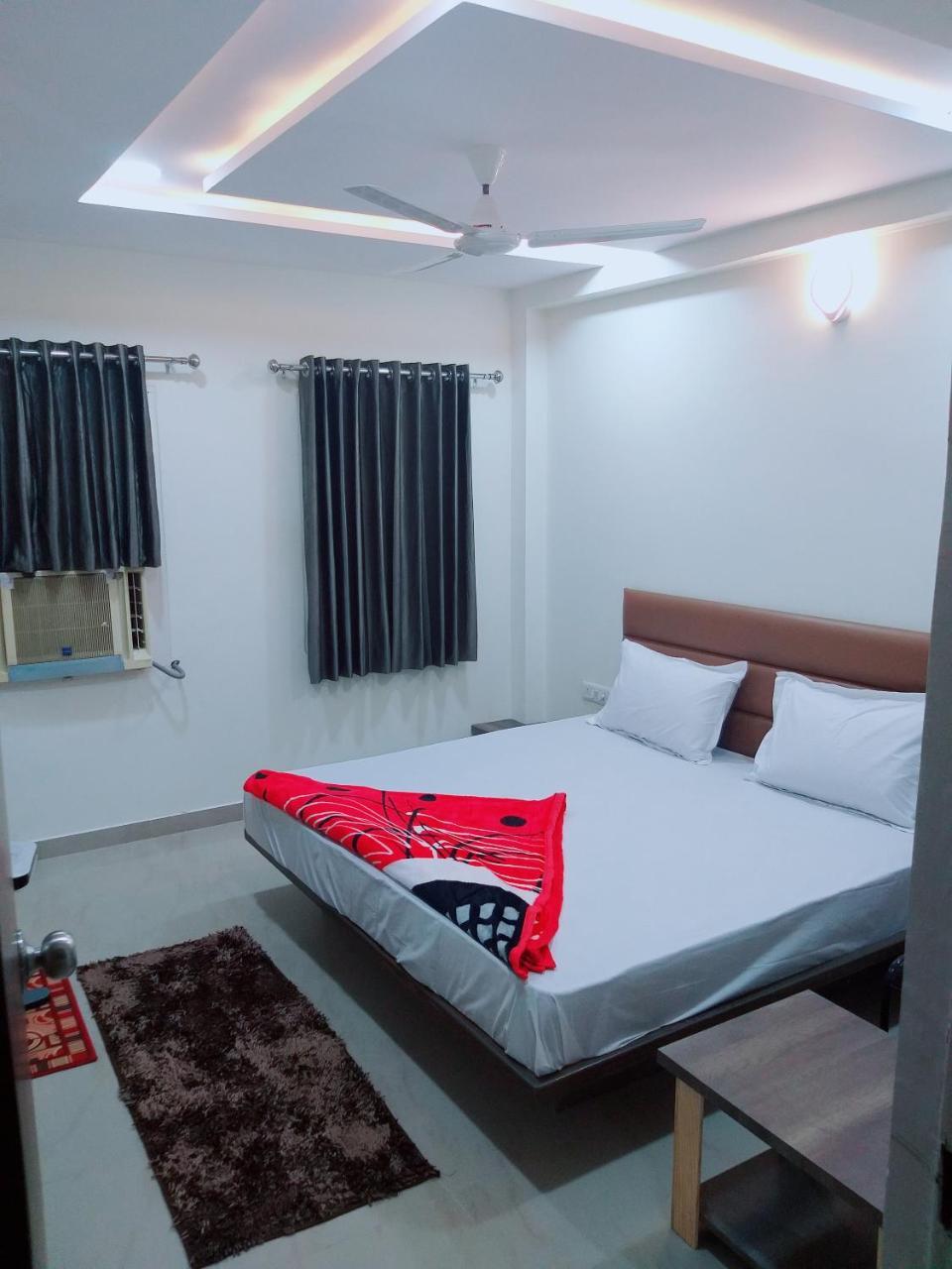 Oyo 26999 Hotel Sg Ahmedabad Exterior photo