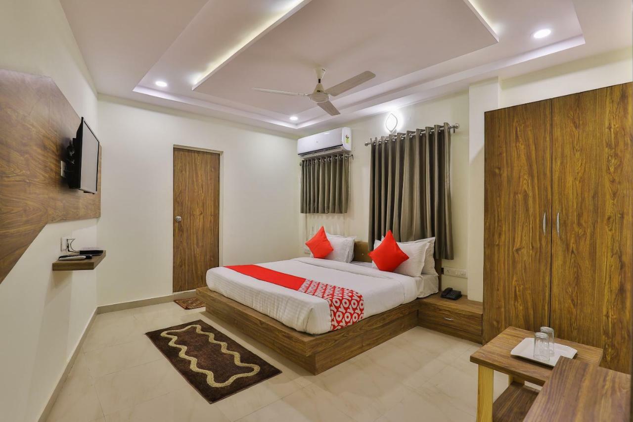 Oyo 26999 Hotel Sg Ahmedabad Exterior photo