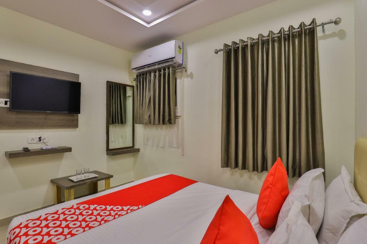 Oyo 26999 Hotel Sg Ahmedabad Exterior photo