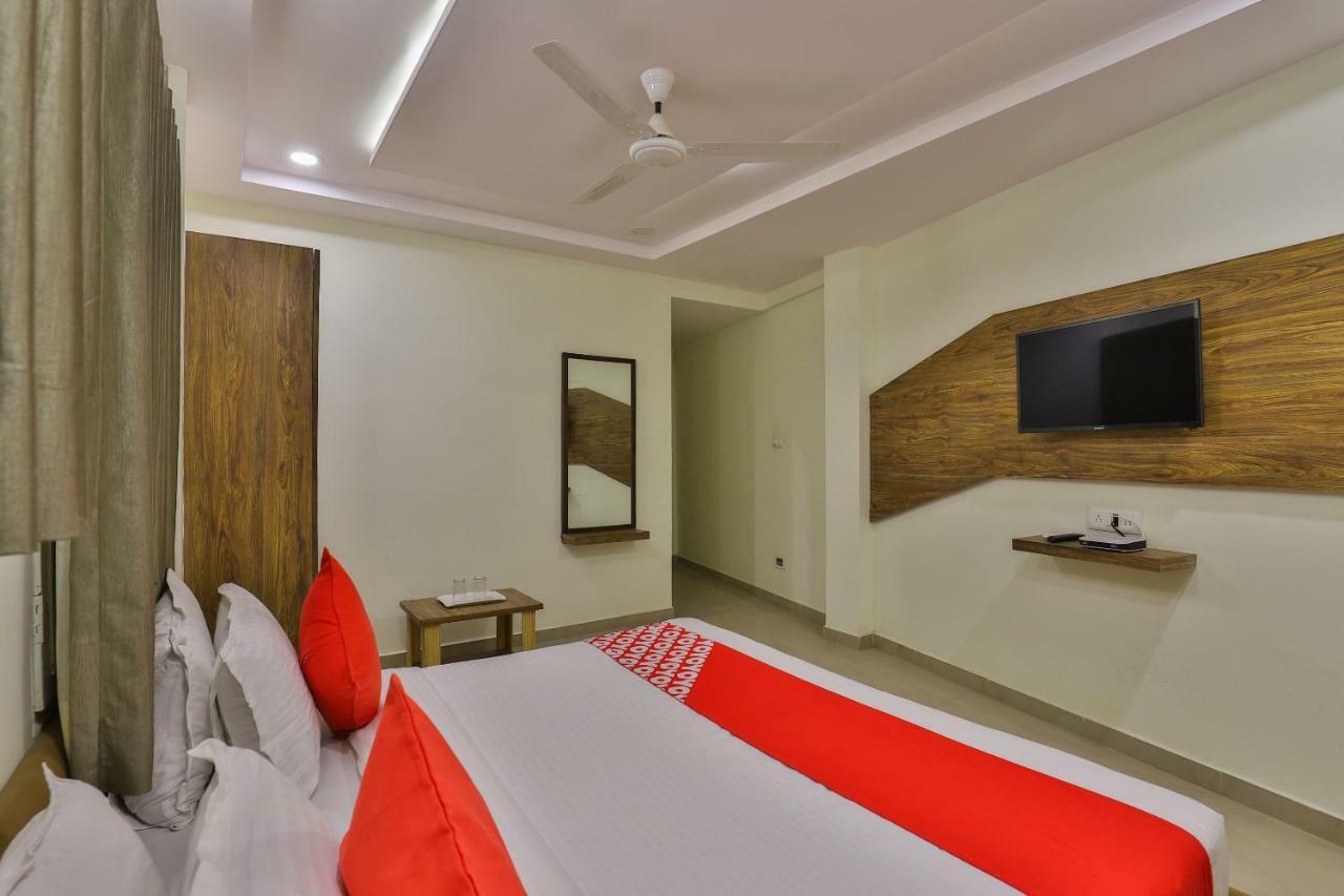Oyo 26999 Hotel Sg Ahmedabad Exterior photo